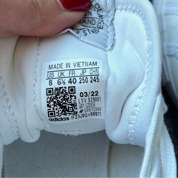 BNWT Adidas Nizza Trek W Sneakers - Women’s Size 8 - White/Gum Sole - Picture 9 of 14